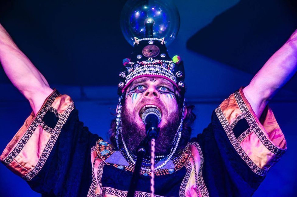 Alien ravers HENGE pay tribute to Professor Stephen Hawking with new single - Watch Video 
