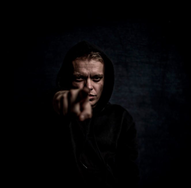 PREMIERE: Giant - ‘Glitch’ - Watch Now 